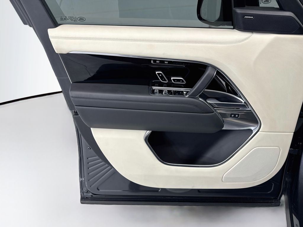 Thumbnail: 2023 Land Rover Range Rover - 23
