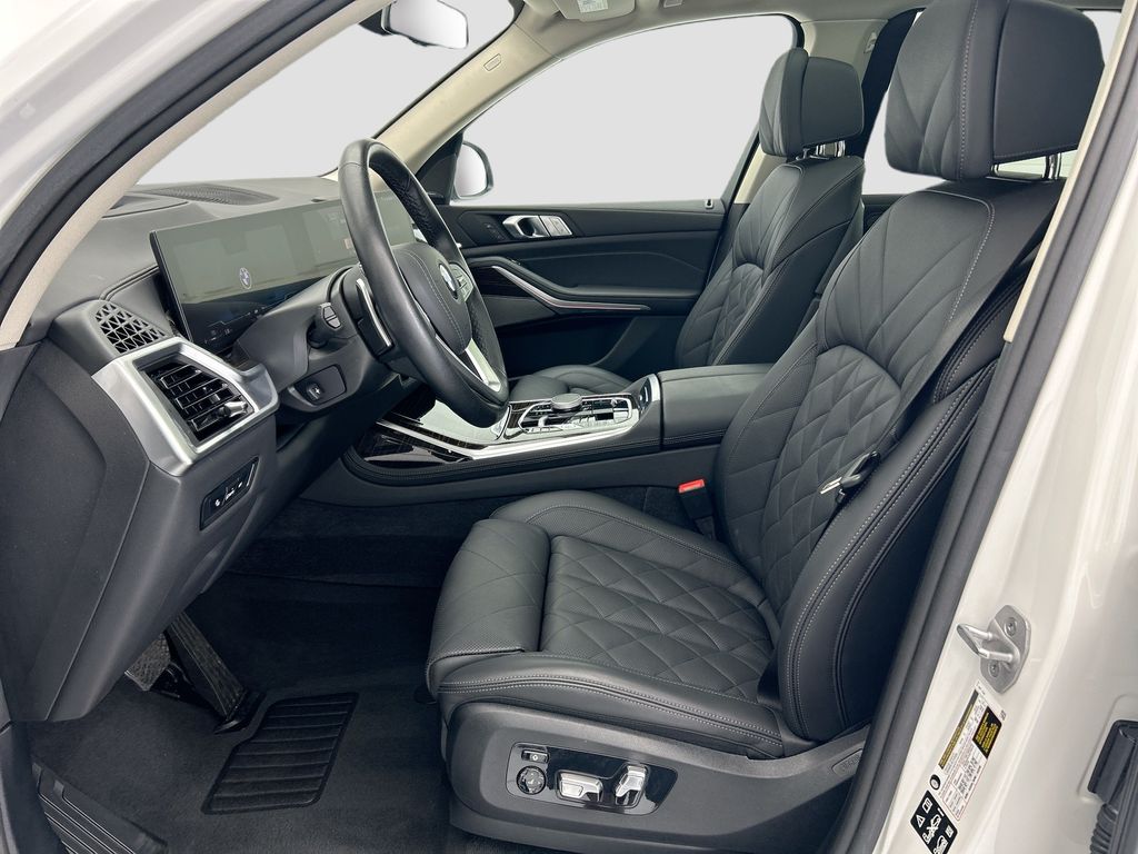 Thumbnail: 2026 BMW X7 - 18