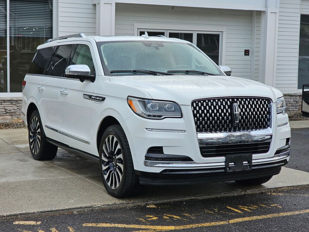 Pristine White Metallic Tri-Coat 2022 Lincoln Navigator Black Label 4WD SUV / Crossover Four-Wheel Drive Automatic