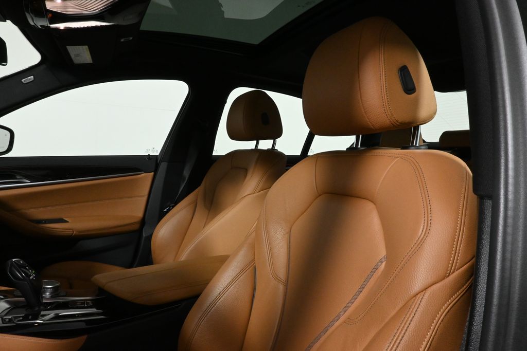 Thumbnail: 2023 BMW 5 Series - 4