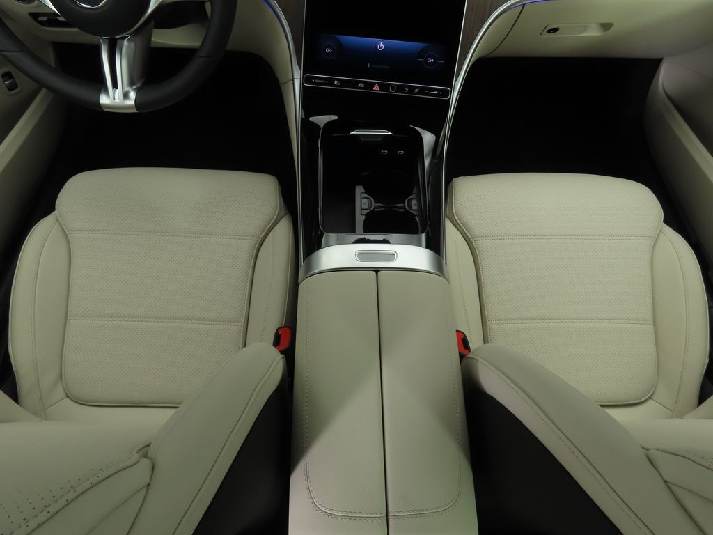 Thumbnail: 2025 Mercedes-Benz C-Class - 18