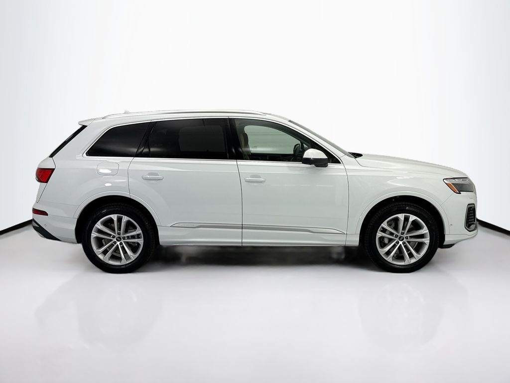 Thumbnail: 2026 Audi Q7 - 4