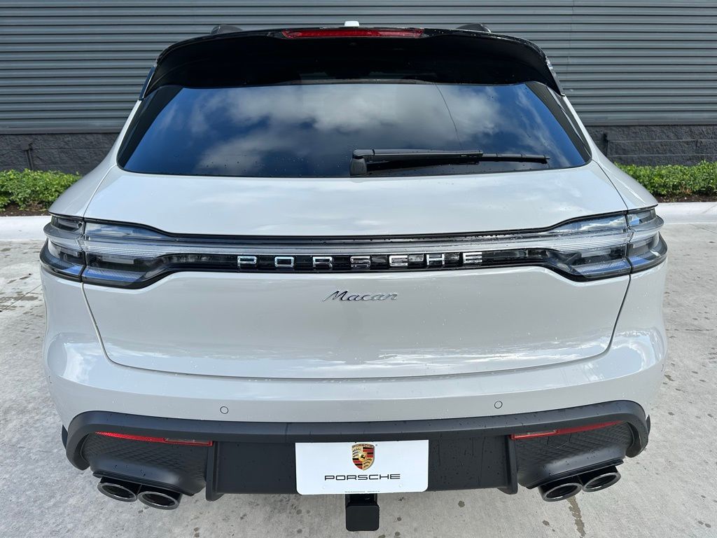 2025 Porsche Macan  11