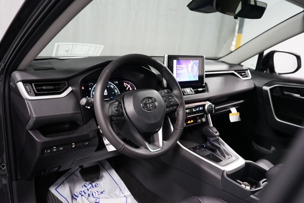 Thumbnail: 2025 Toyota RAV4 - 11