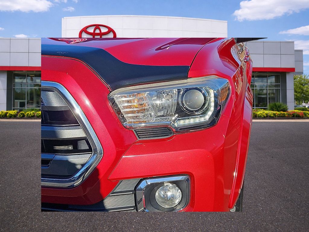 Thumbnail: 2017 Toyota Tacoma - 7