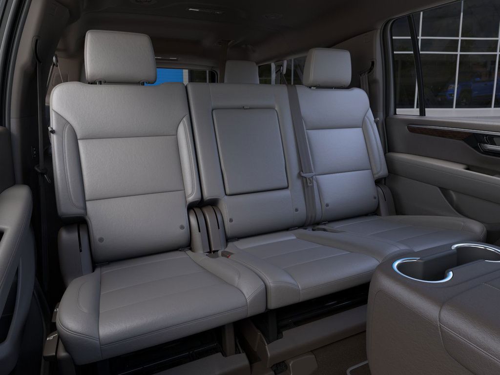 2025 Chevrolet Suburban LT 17