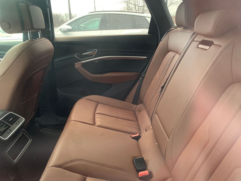 Thumbnail: 2024 Audi Q8 e-tron - 6