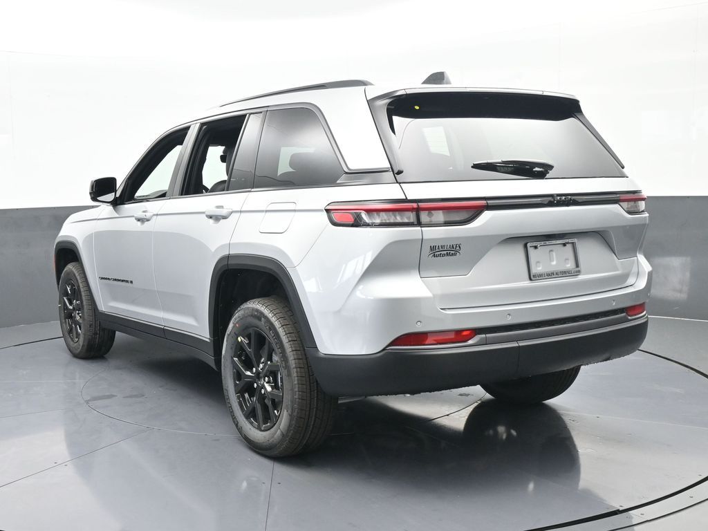 New 2026 Silver Zynith Jeep Laredo image 4