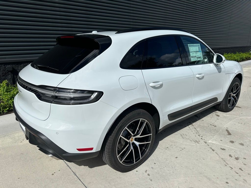 2025 Porsche Macan  9