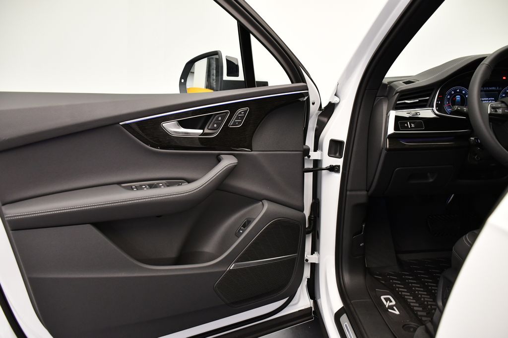 Thumbnail: 2025 Audi Q7 - 31