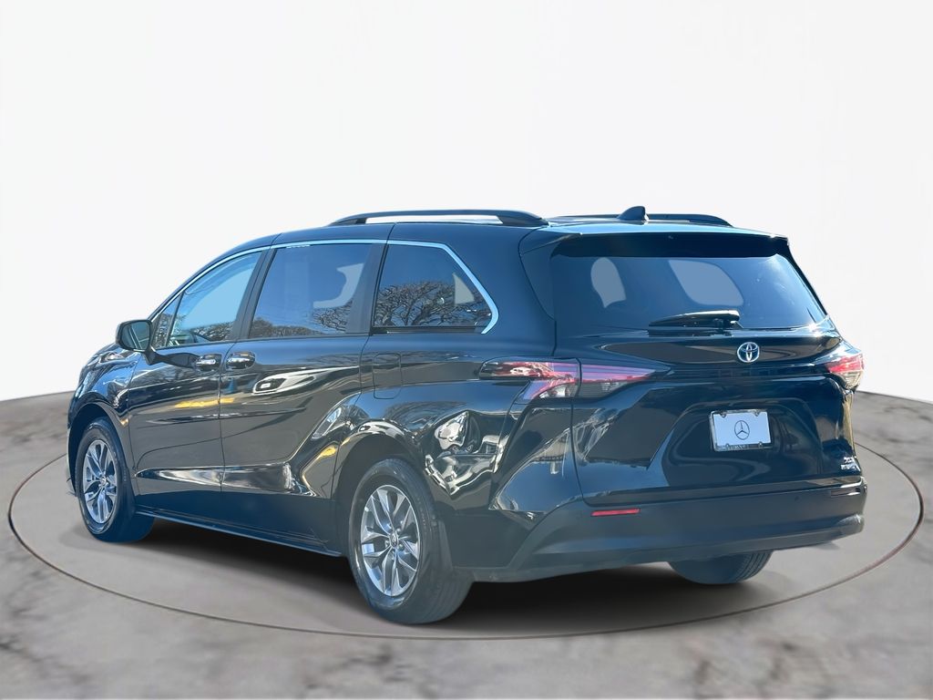 2022 Toyota Sienna XLE 6