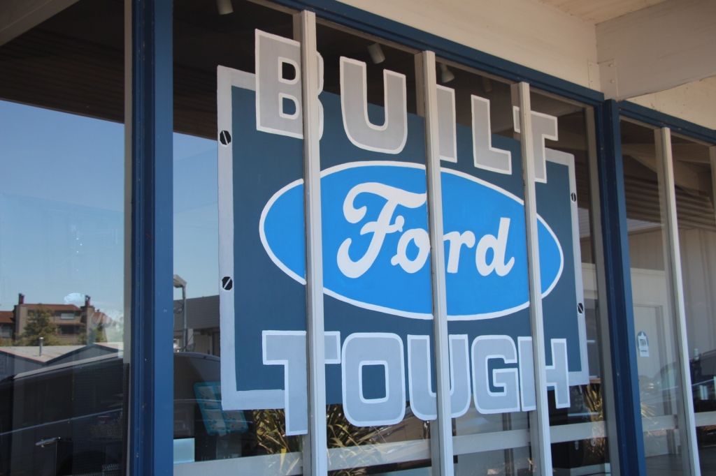 Used 2023 Black Ford Rattler image 10