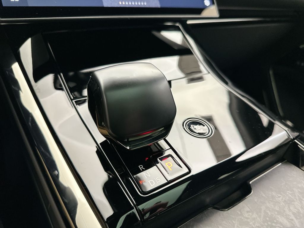 2025 Land Rover Range Rover Sport  12