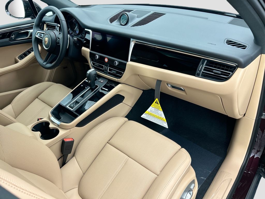 Thumbnail: 2026 Porsche Macan - 20