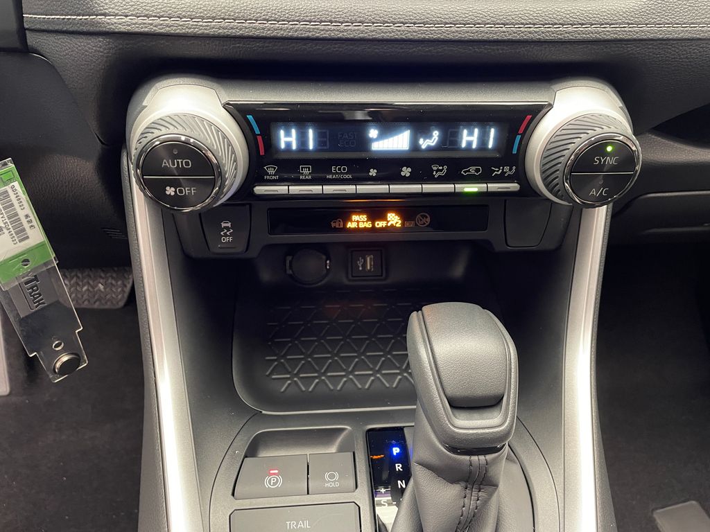 Thumbnail: 2025 Toyota RAV4 - 25