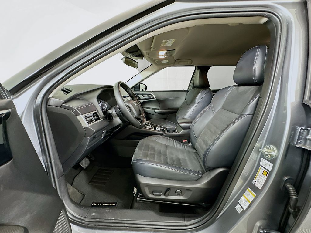 Thumbnail: 2022 Mitsubishi Outlander - 22