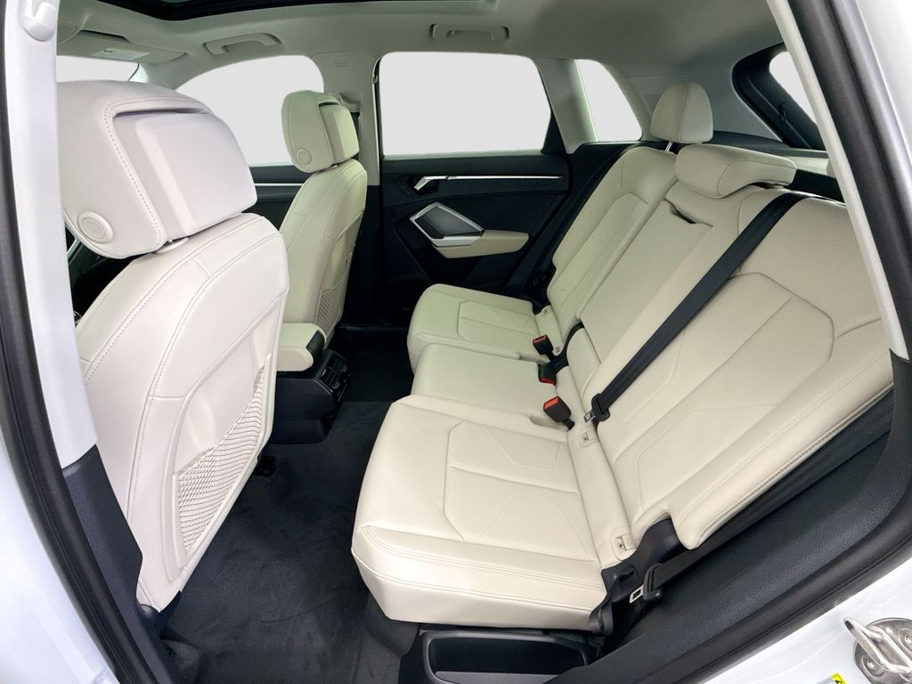 Thumbnail: 2025 Audi Q3 - 19