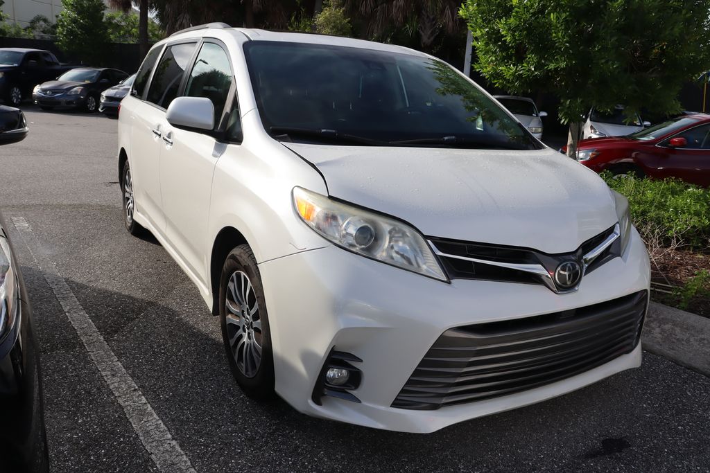 Thumbnail: 2020 Toyota Sienna - 6