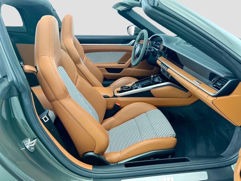 Thumbnail: 2023 Porsche 911 - 26