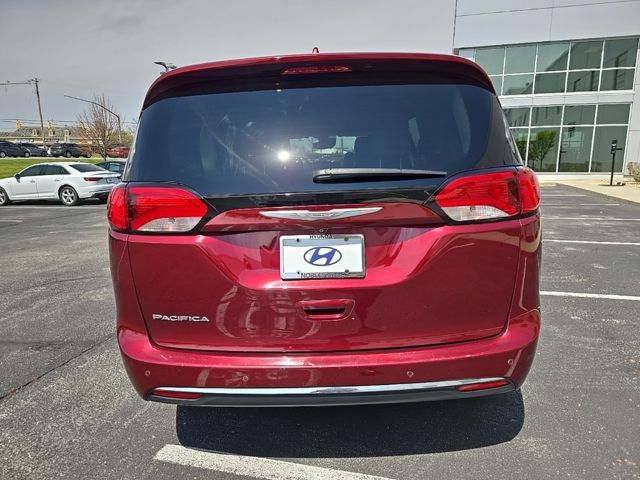 2017 Chrysler Pacifica  7