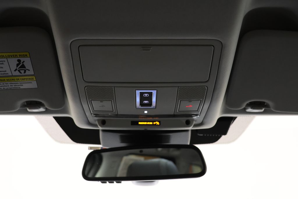 Thumbnail: 2019 Land Rover Discovery Sport - 14