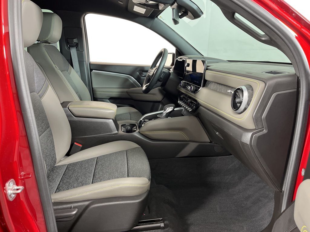 Thumbnail: 2024 Chevrolet Colorado - 6