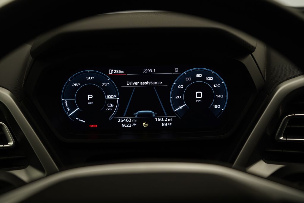 Thumbnail: 2023 Audi Q4 e-tron - 10