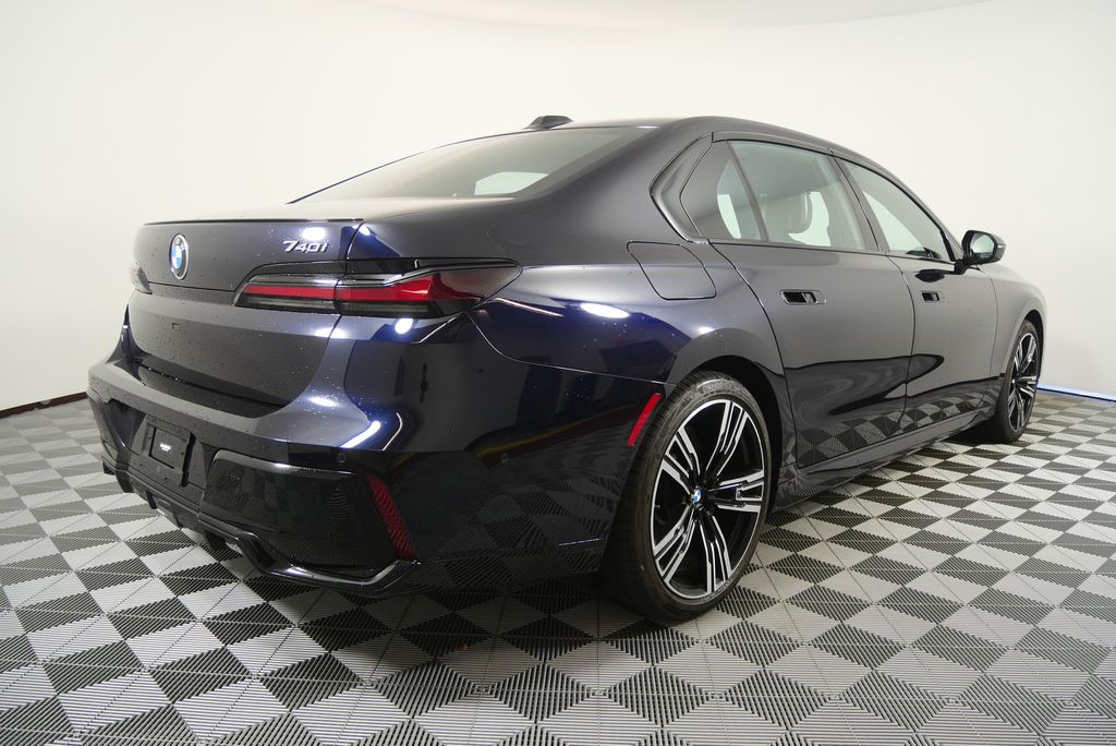 Thumbnail: 2023 BMW 7 Series - 3