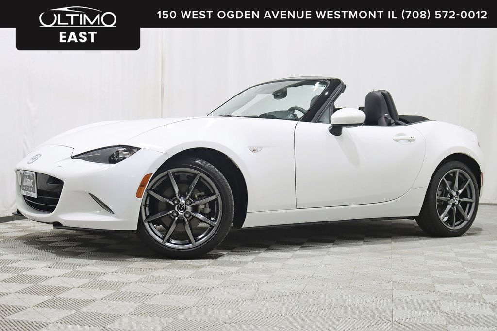 Crystal White Pearl 2017 Mazda MX-5 Miata Convertible Rear-Wheel Drive 6-Speed Automatic