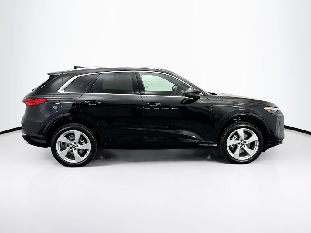 Thumbnail: 2025 Audi Q5 - 4