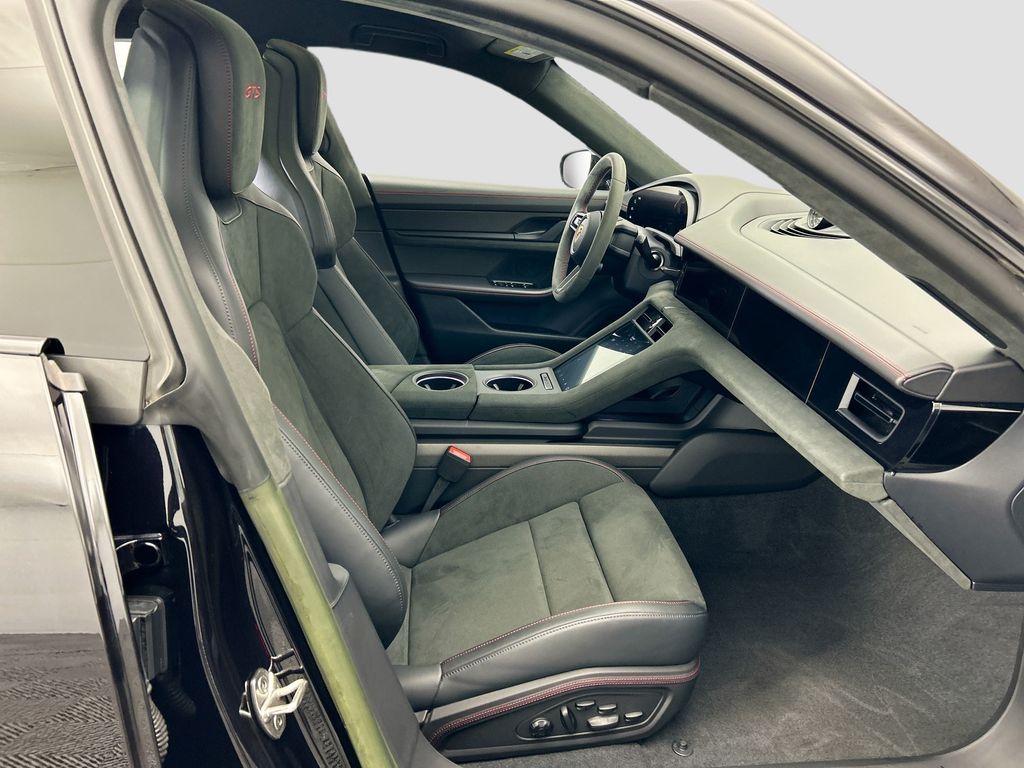 Thumbnail: 2023 Porsche Taycan - 22