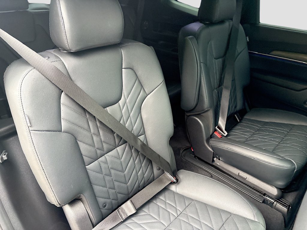 Used 2025 Black Kia SX X-Line image 30