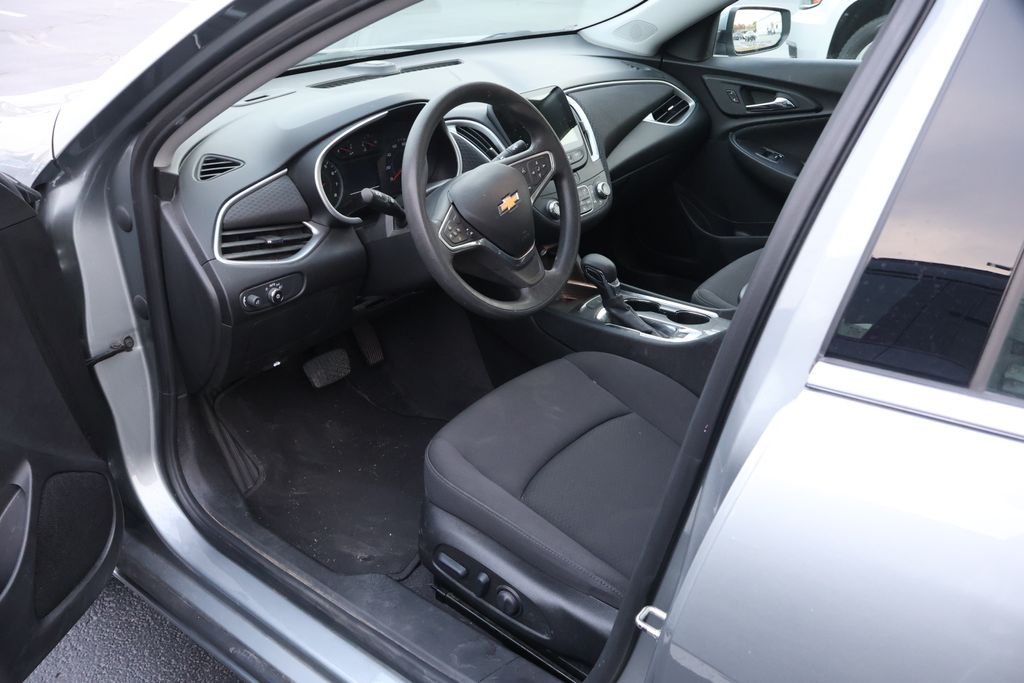 Thumbnail: 2023 Chevrolet Malibu - 11