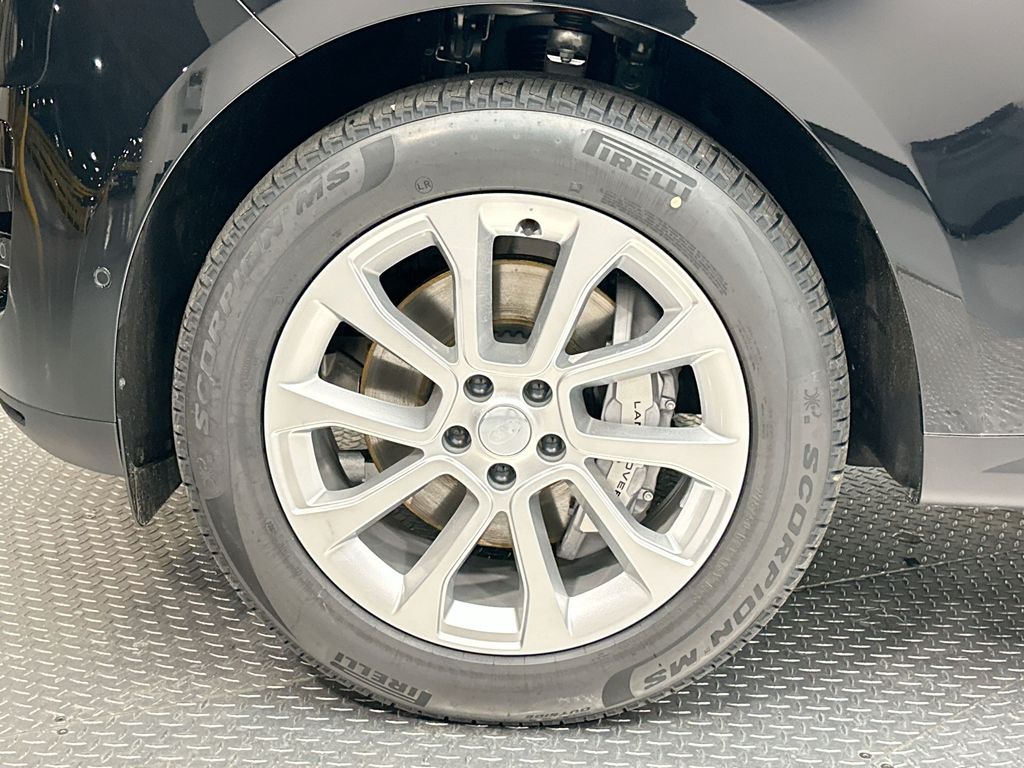 Thumbnail: 2025 Land Rover Range Rover Sport - 3