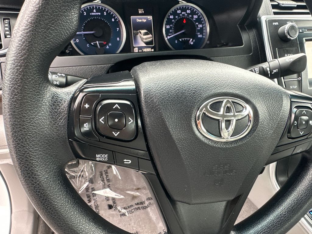 2016 Toyota Camry SE 13