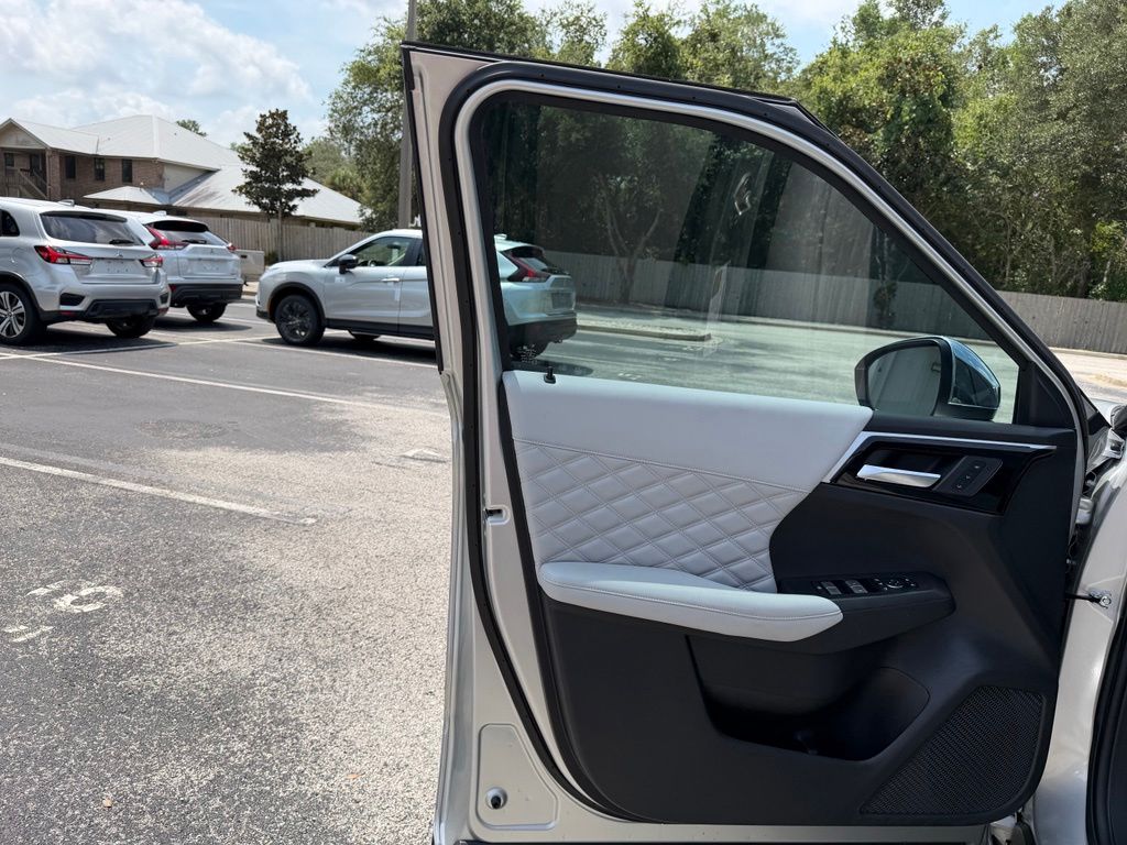 Used 2025 Mitsubishi Outlander PHEV SUV