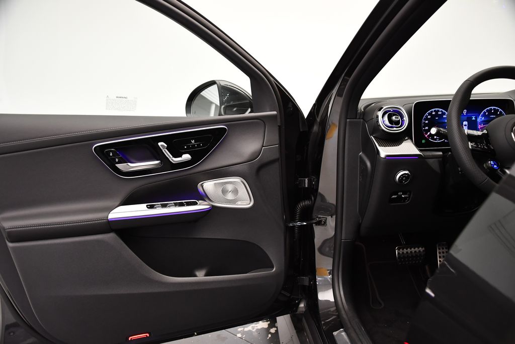 Thumbnail: 2025 Mercedes-Benz GLC - 31