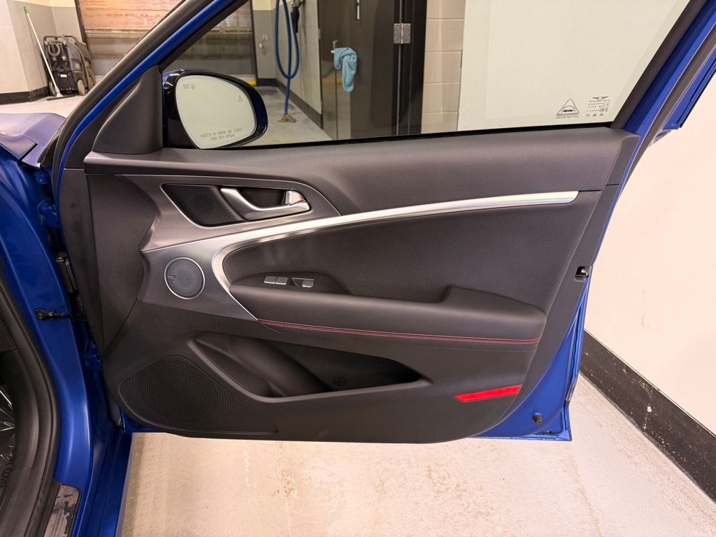 Thumbnail: 2025 Genesis G70 - 28