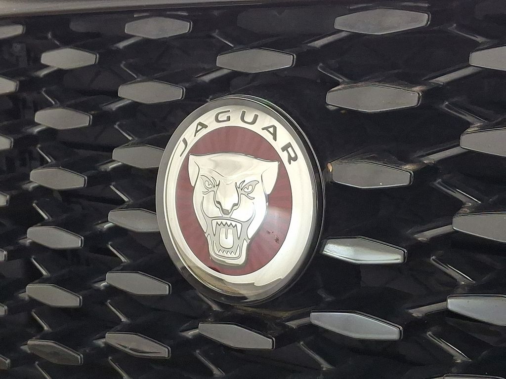 Thumbnail: 2023 Jaguar F-Pace - 29