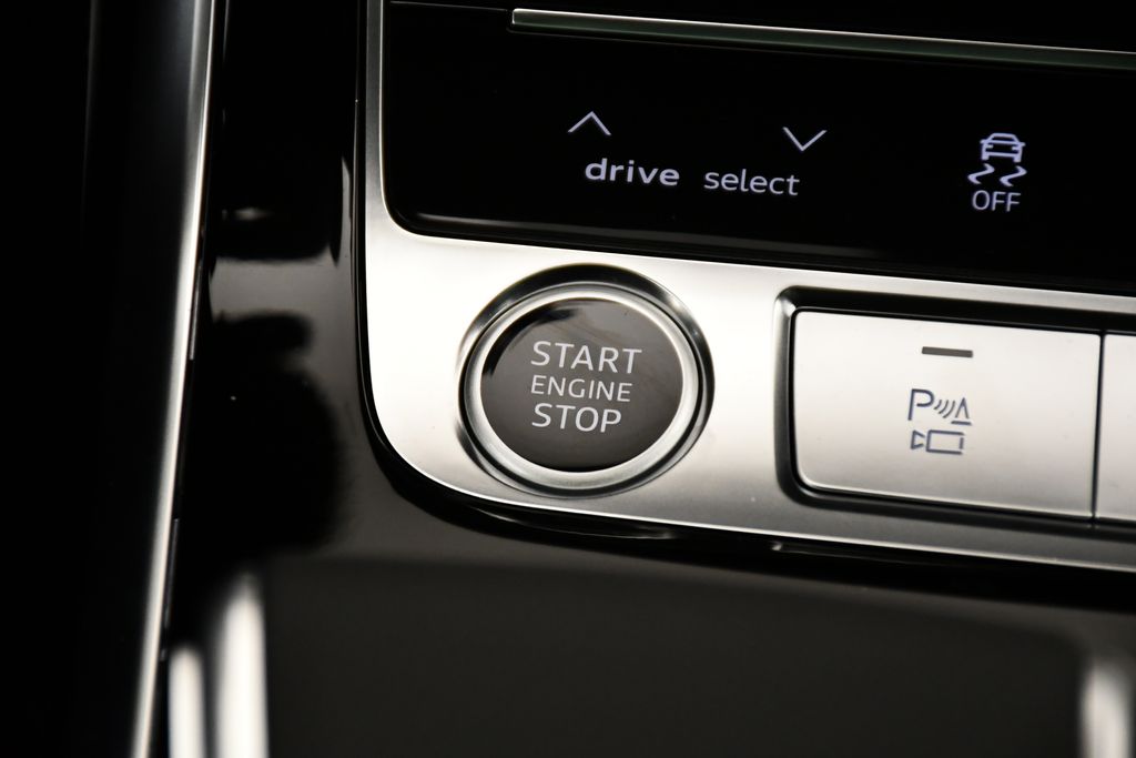 Thumbnail: 2026 Audi Q8 - 30