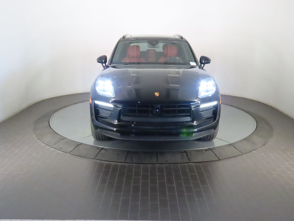 Thumbnail: 2024 Porsche Macan - 10