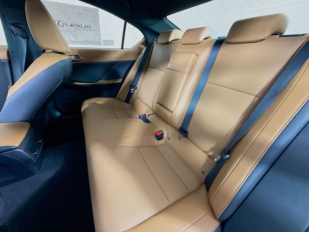 2025 Lexus IS 350 16