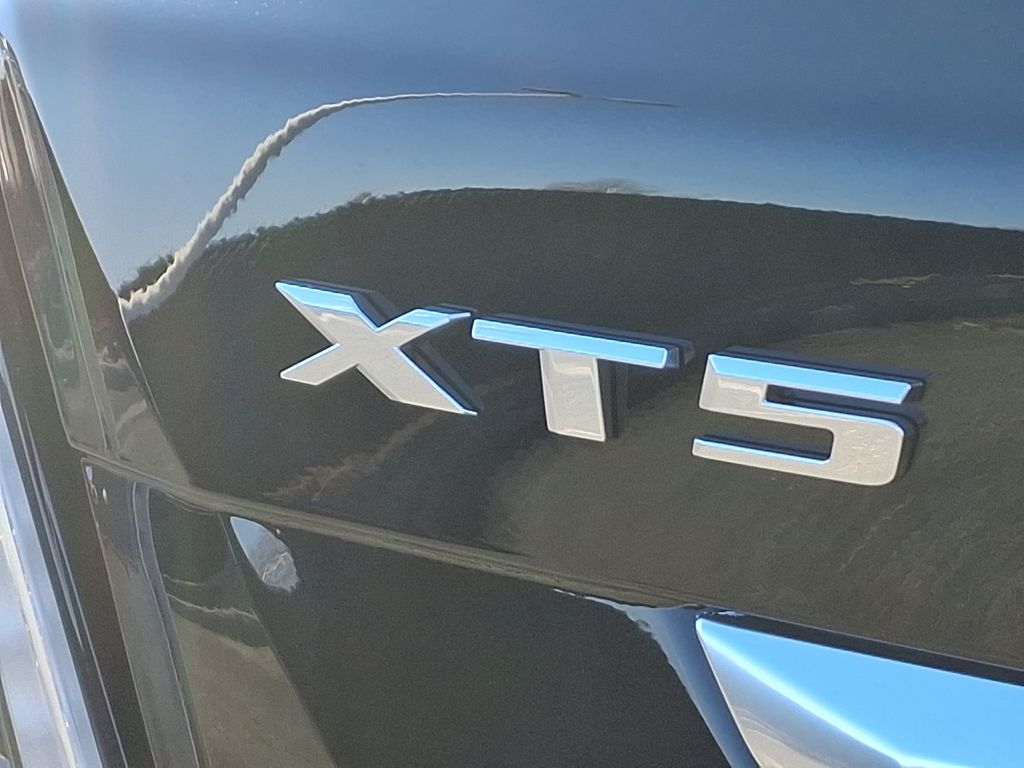 2025 Cadillac XT5 Sport 11