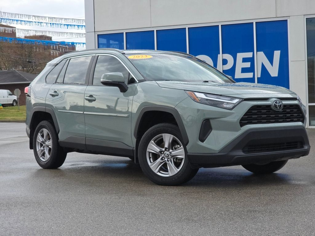 2023 Toyota RAV4 XLE FWD