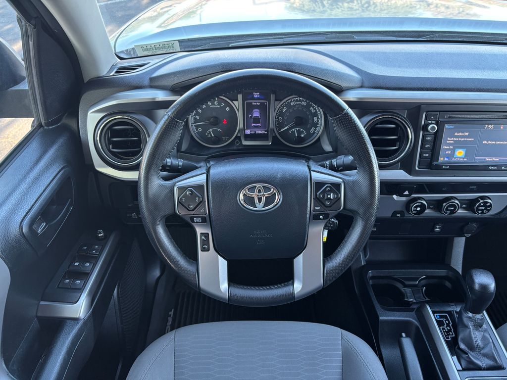 Thumbnail: 2016 Toyota Tacoma - 10