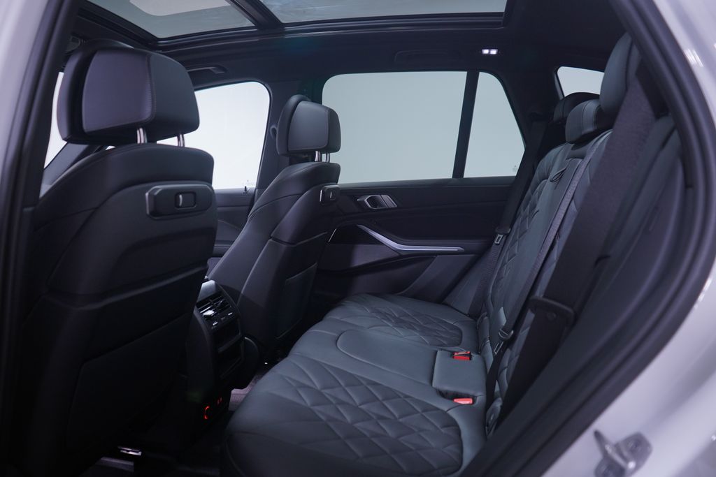 2025 BMW X5 M60i 9