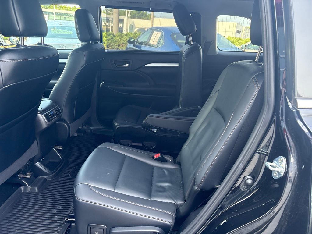 Used 2019 Black Toyota XLE image 10