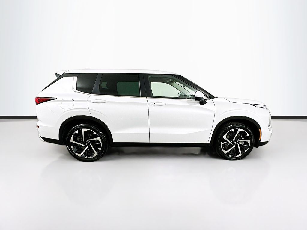 2023 Mitsubishi Outlander SE 4