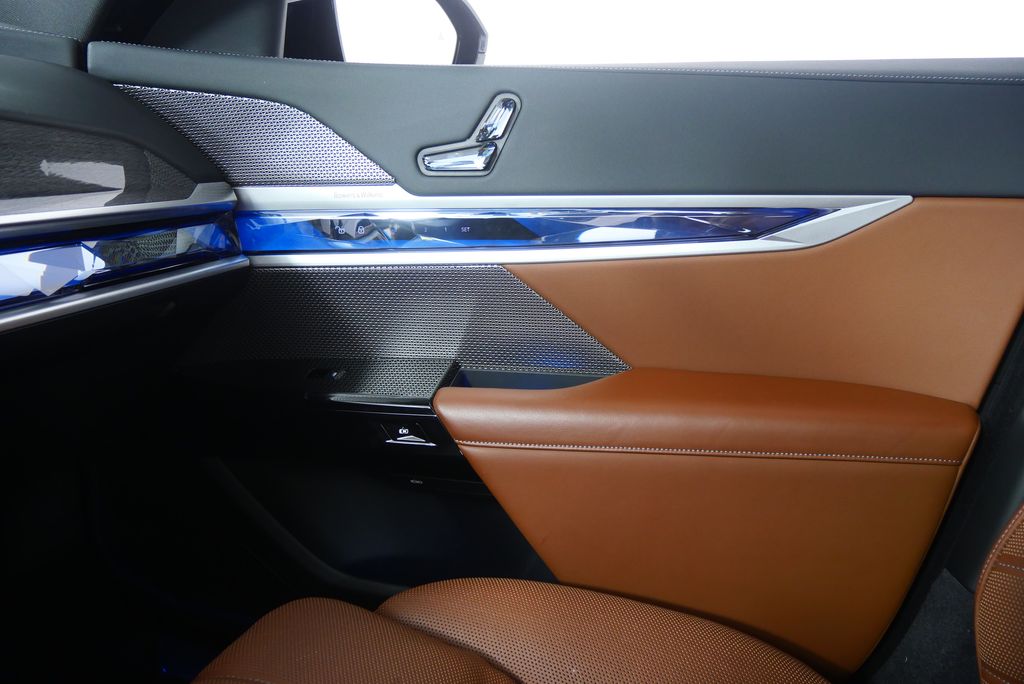 Thumbnail: 2023 BMW 7 Series - 27
