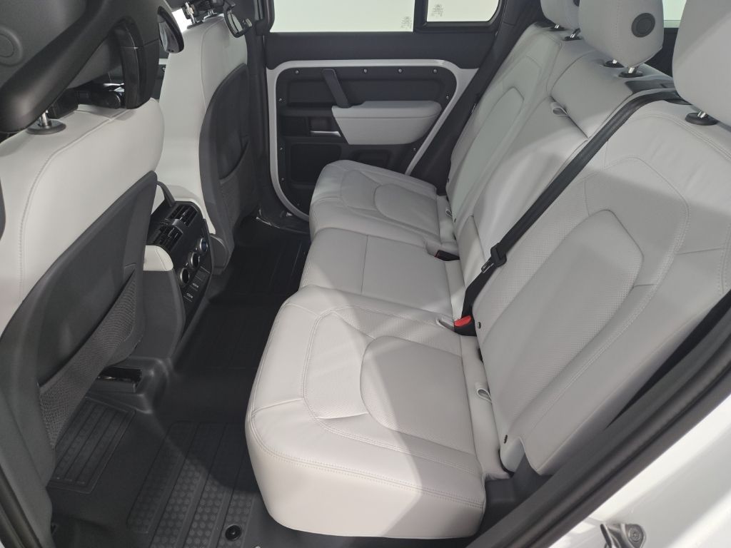 New 2026 White Land Rover X-Dynamic SE image 26
